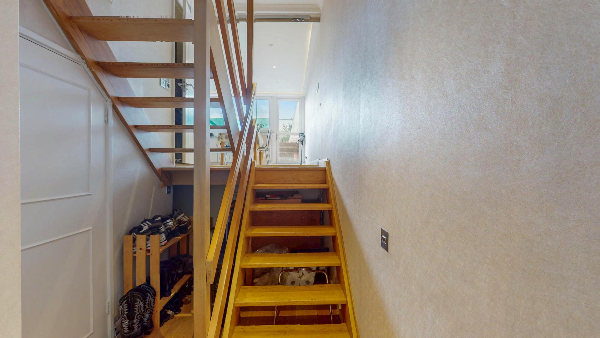 			3 Bedroom, 1 bath, 1 reception Flat			 Netherwood Street, West Hampstead (Inclusive of Gas)